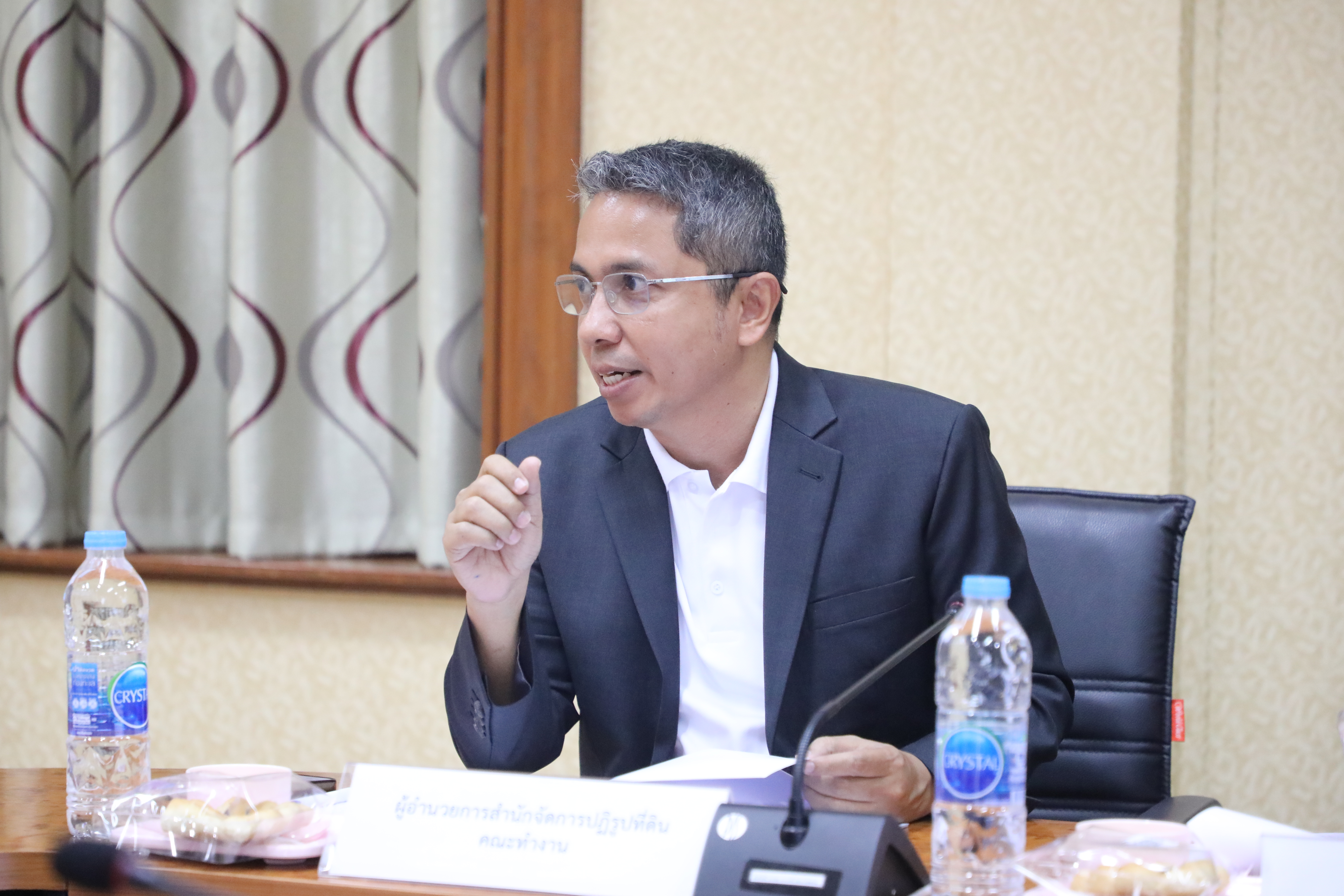 title - ส.ป.ก. ประชุมคณะทำงานศึกษาพิจารณาการแก้ไขปัญหาด้านที่ดินและหนี้สินของเกษตรกร โครงการแก้ไขปัญหาที่ดินทำกินให้แก่เกษตรกรสภาประชาชน 4 ภาค ครั้งที่ 1/2569